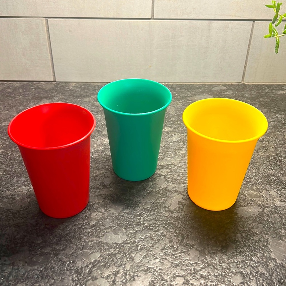 Vintage but new kids 4oz tumbler cups Tupperware Perfect for the itty bitties